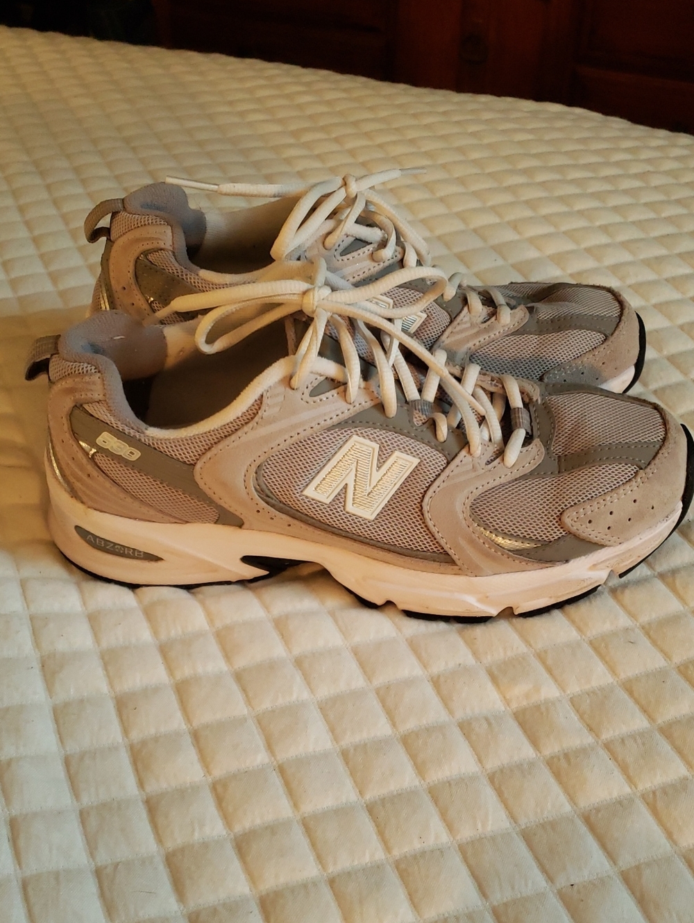 New Balance 530 Men’s Athletic Sneakers in Light Gray and White